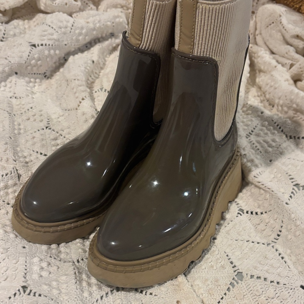 Dolce Vita Women's Taupe and Beige Boots